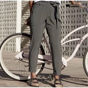 Athleta skyline paperbag olive green pant size 2
